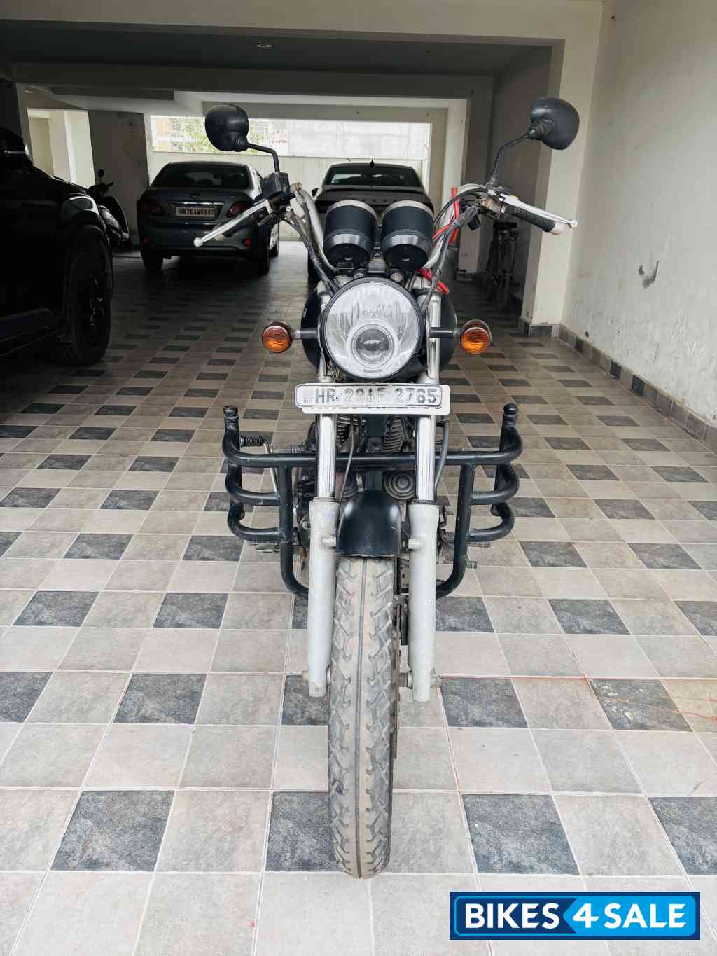 Black Royal Enfield Thunderbird 350 Black Royal Enfield Thunderbird 350
