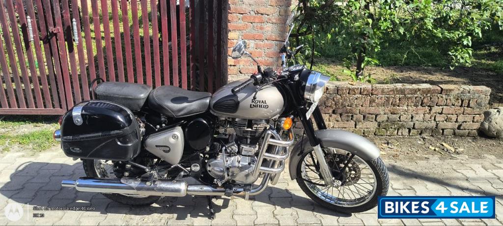 Gunmetal Grey Royal Enfield Classic Gunmetal Grey Gunmetal Grey Royal Enfield Classic Gunmetal Grey
