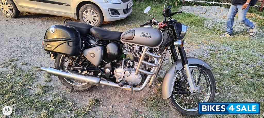 Gunmetal Grey Royal Enfield Classic Gunmetal Grey Gunmetal Grey Royal Enfield Classic Gunmetal Grey