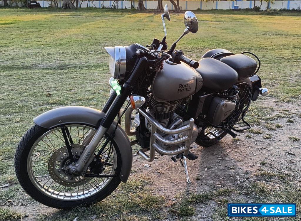 Gunmetal Grey Royal Enfield Classic Gunmetal Grey Gunmetal Grey Royal Enfield Classic Gunmetal Grey