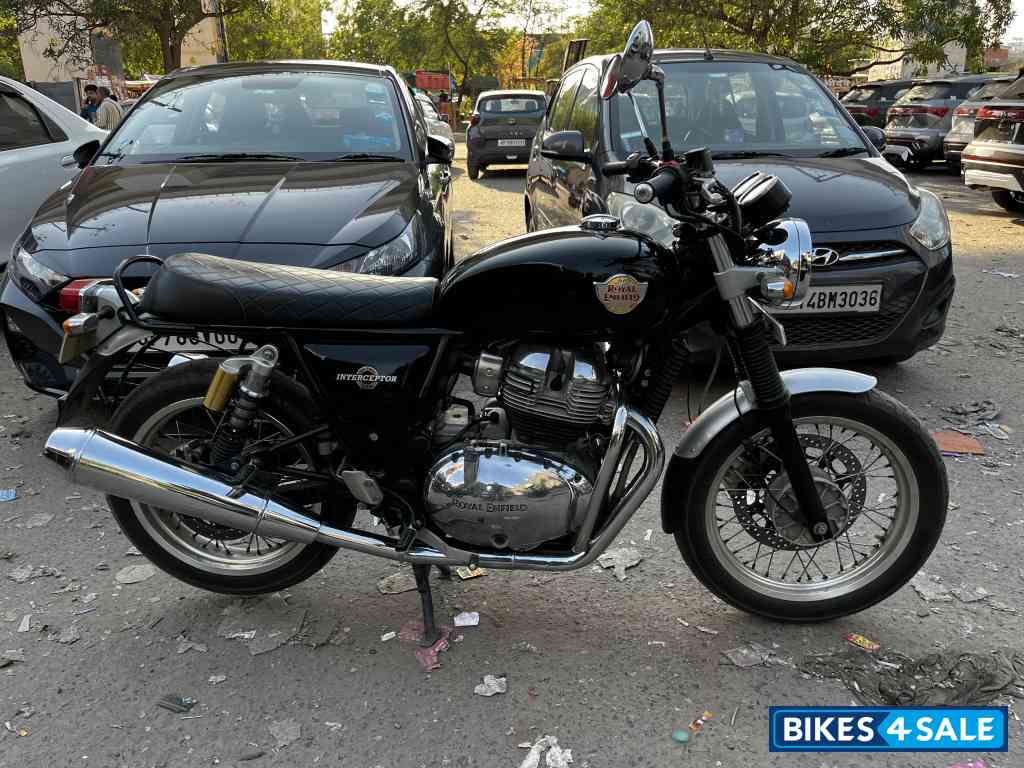 Black Royal Enfield Interceptor 650 Twin Black Royal Enfield Interceptor 650 Twin