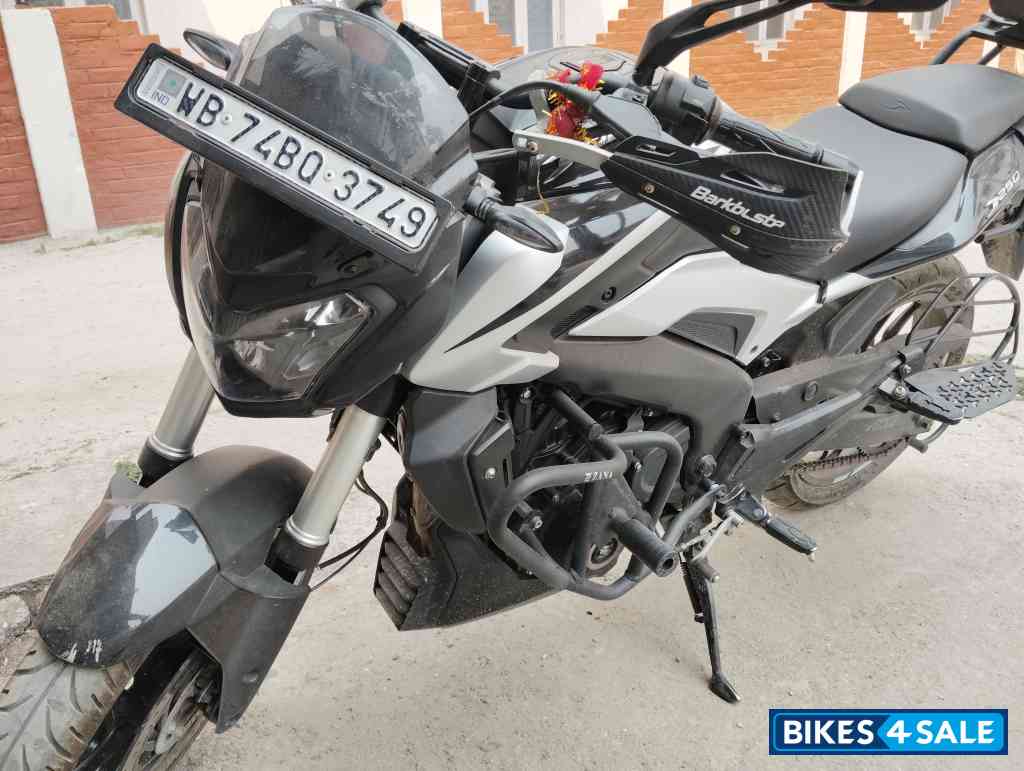 Black Bajaj Dominar 250