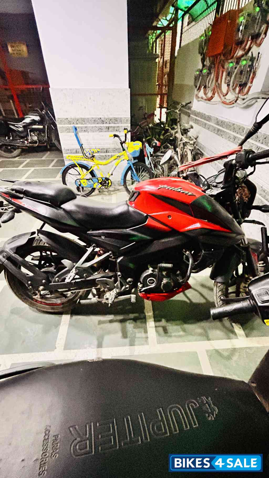 Red Bajaj Pulsar NS 160 Red Bajaj Pulsar NS 160