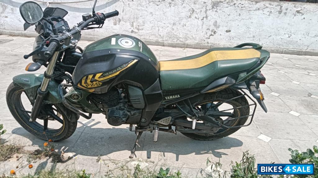 Military Green Yamaha FZ-S Military Green Yamaha FZ-S