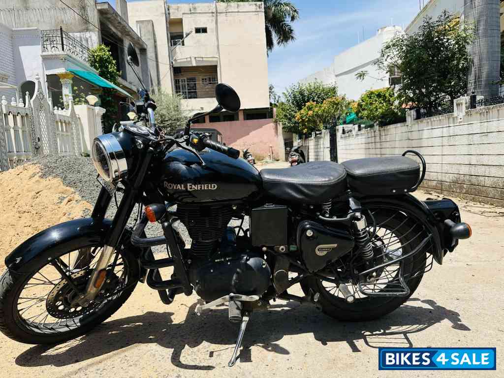 Black Royal Enfield Classic 350 Black Royal Enfield Classic 350