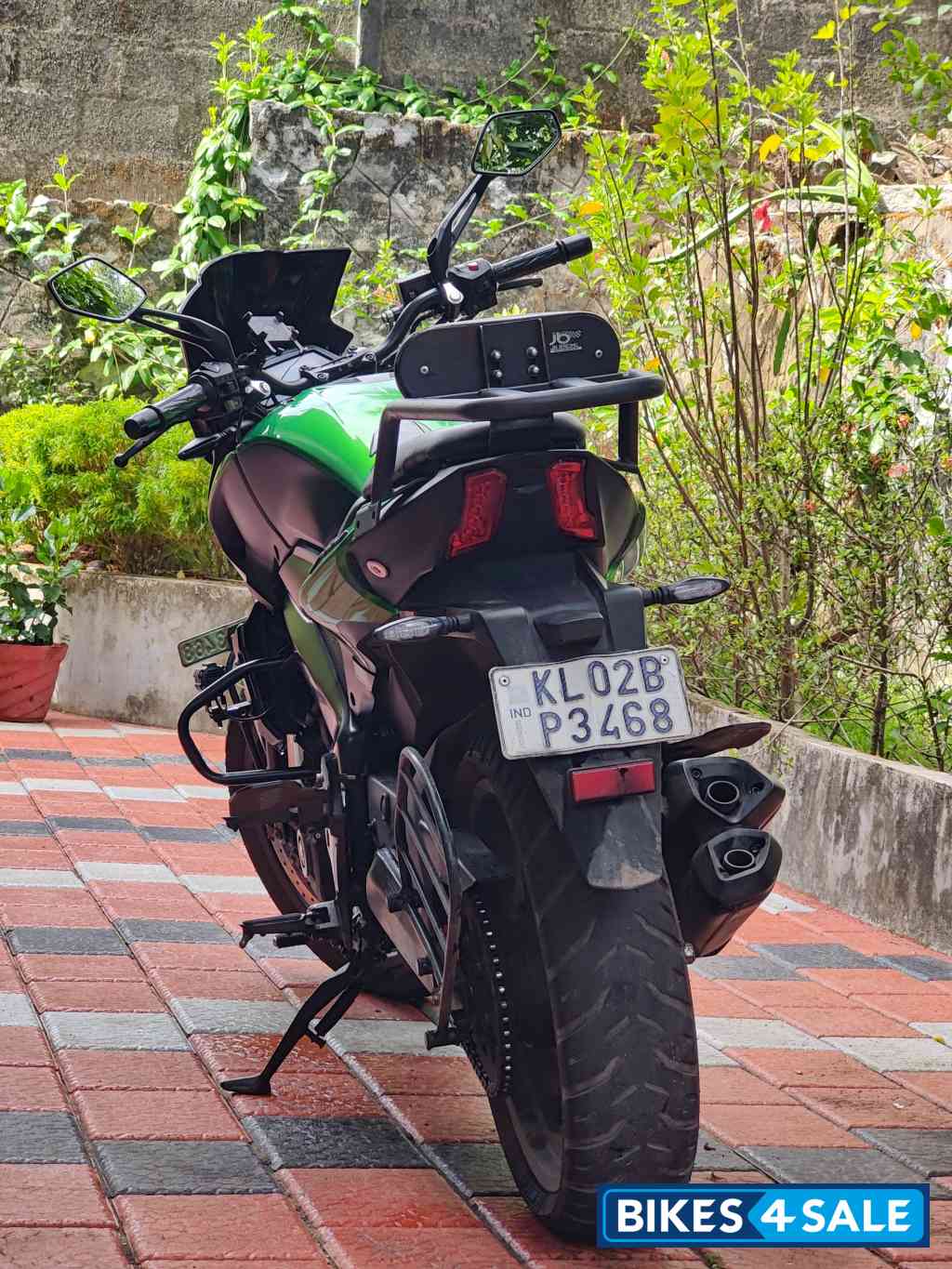 Green Bajaj Dominar 400 ABS BS6 Green Bajaj Dominar 400 ABS BS6