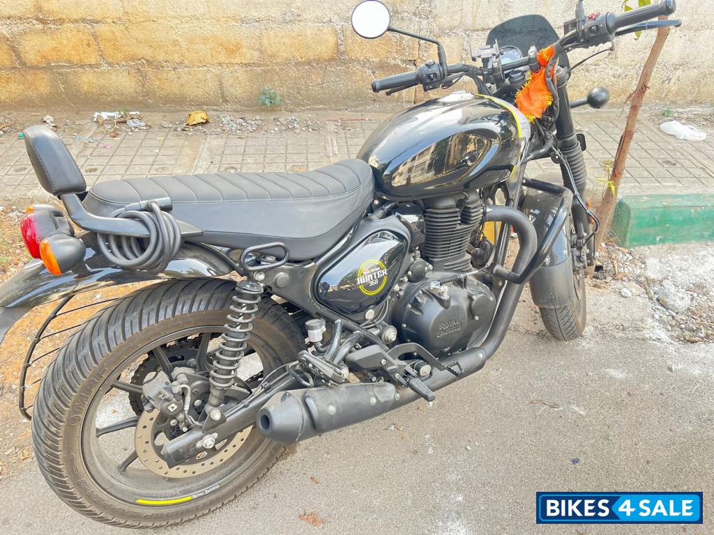 Rebel Black Royal Enfield Hunter 350 Retro Rebel Black Royal Enfield Hunter 350 Retro