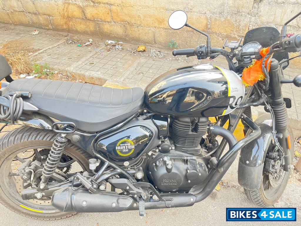 Rebel Black Royal Enfield Hunter 350 Retro Rebel Black Royal Enfield Hunter 350 Retro