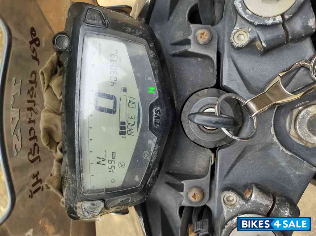 Black TVS Apache RTR 200 4V Black TVS Apache RTR 200 4V