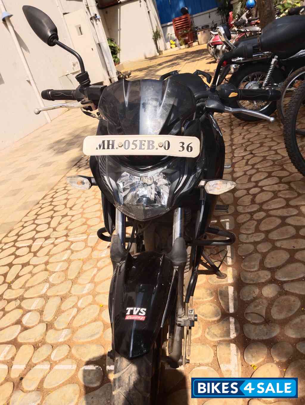 Black & White TVS Apache RTR 160 4V Black & White TVS Apache RTR 160 4V