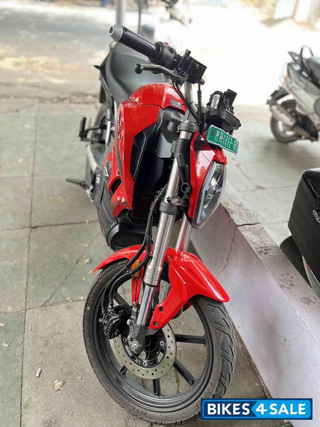 Revolt RV 400 Revolt RV 400