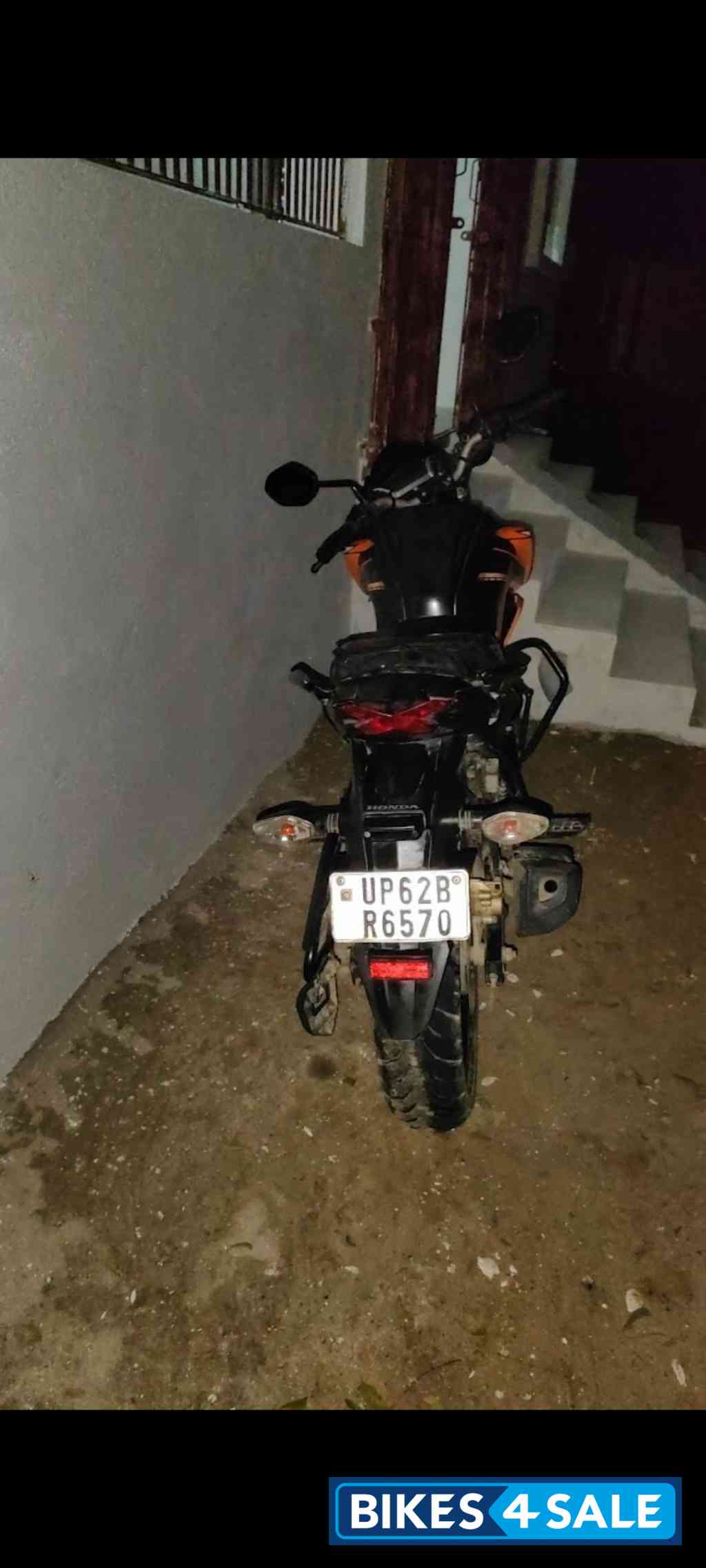 Orange Honda CB Hornet 160R ABS Orange Honda CB Hornet 160R ABS