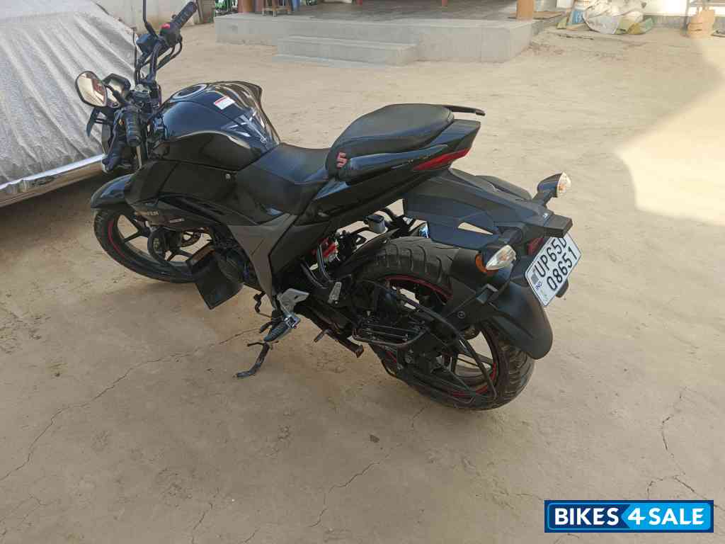 Black Suzuki Gixxer ABS Black Suzuki Gixxer ABS