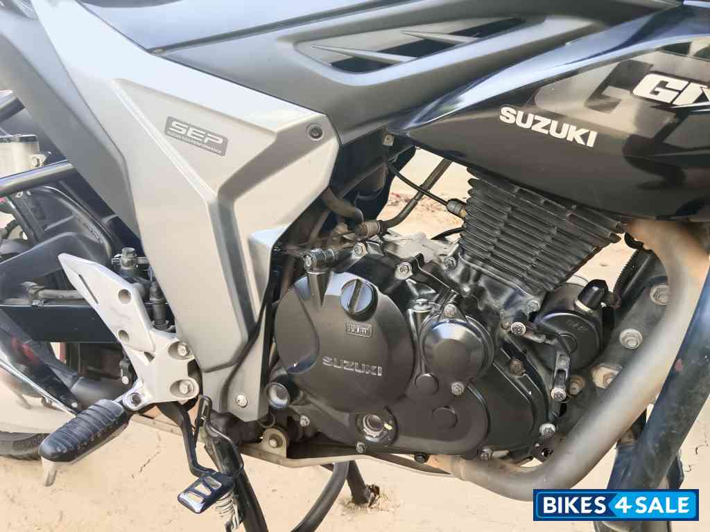 Black Suzuki Gixxer ABS Black Suzuki Gixxer ABS