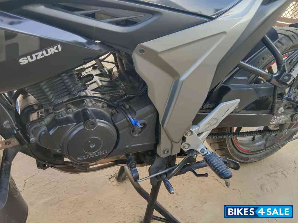 Black Suzuki Gixxer ABS Black Suzuki Gixxer ABS