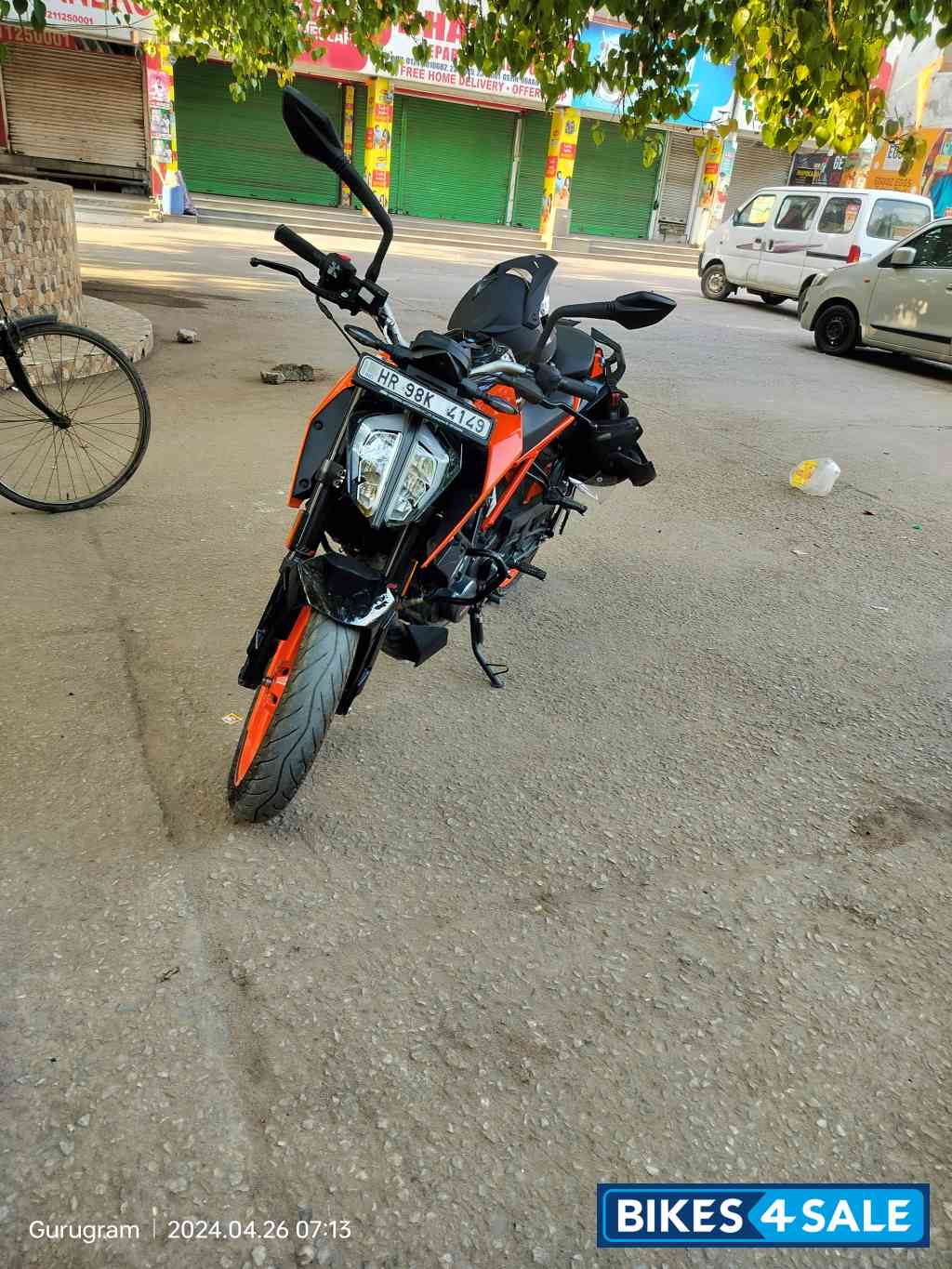 Orange KTM Duke 200 2022