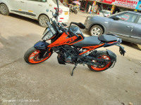 Orange KTM Duke 200 2022