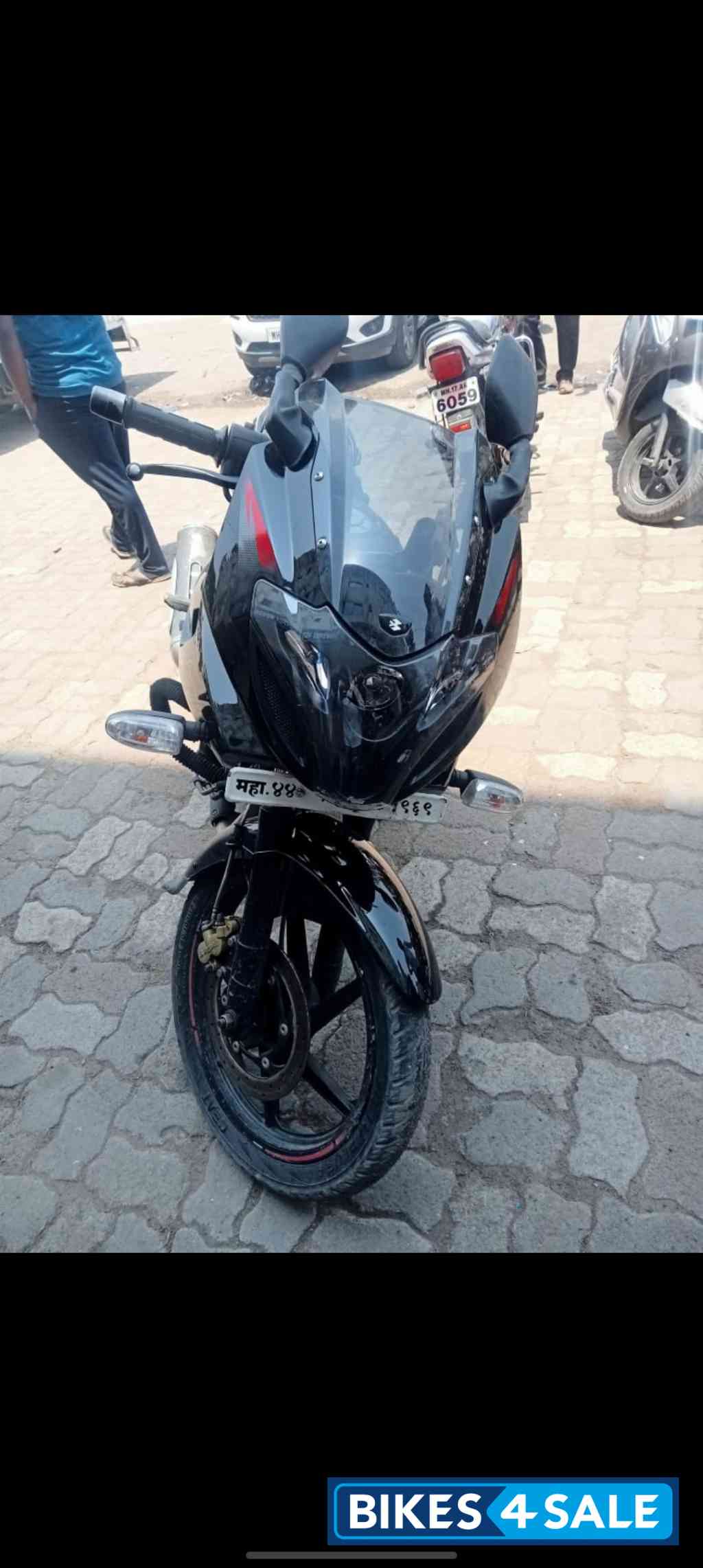 Bajaj Pulsar 220F