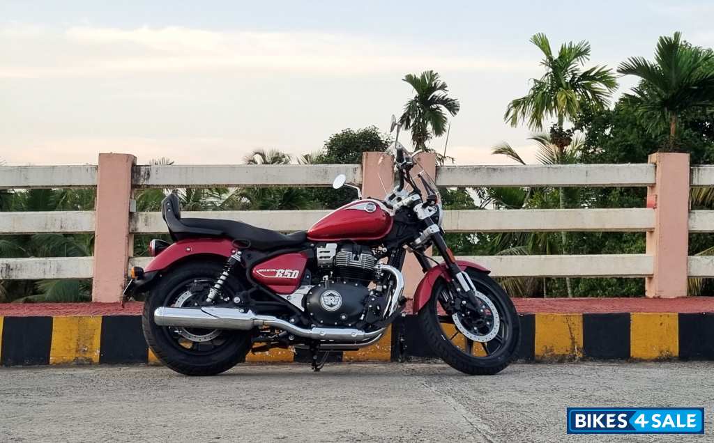 Red Royal Enfield Super Meteor 650 Red Royal Enfield Super Meteor 650