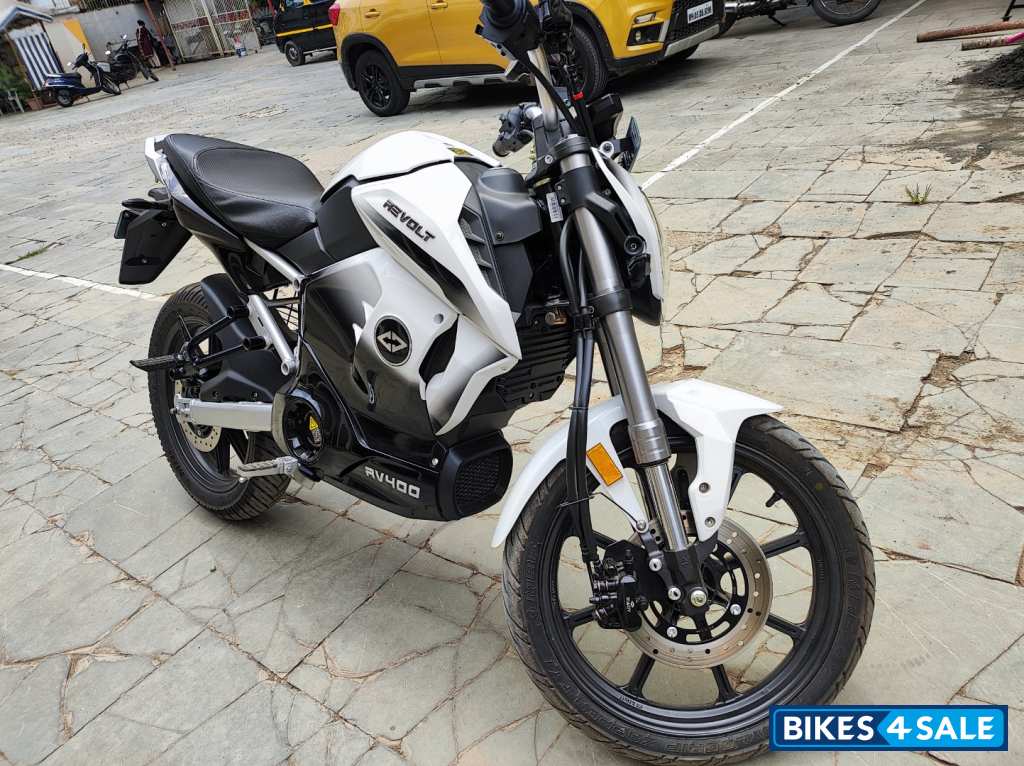 Revolt RV 400 Revolt RV 400