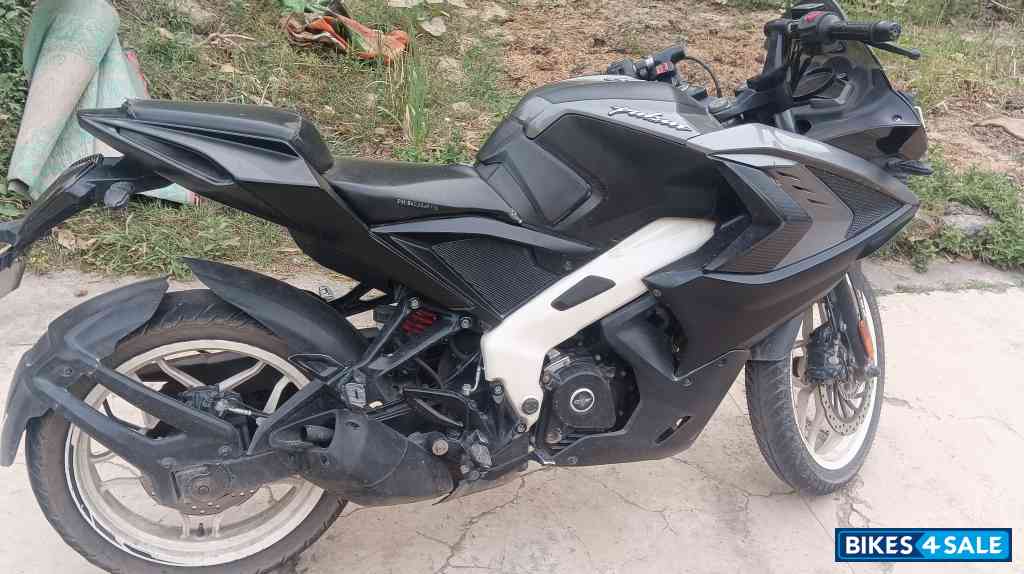 Bajaj Pulsar RS 200 BS6 Bajaj Pulsar RS 200 BS6
