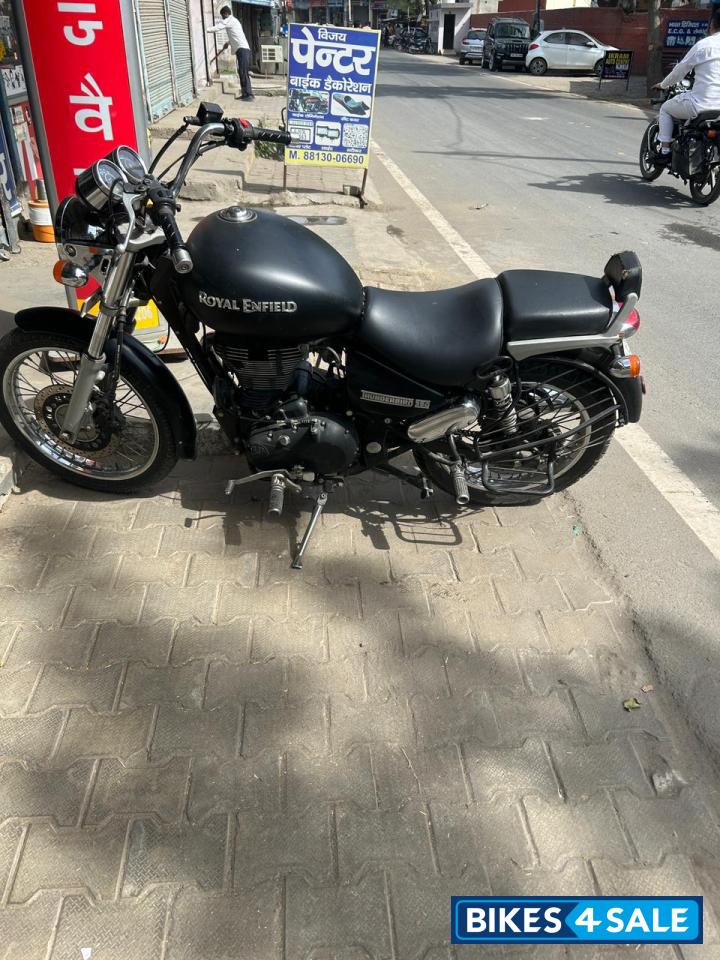 Met Black Royal Enfield Thunderbird 350