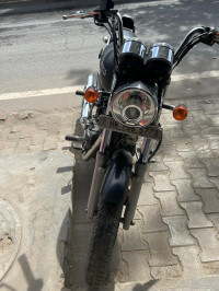 Met Black Royal Enfield Thunderbird 350