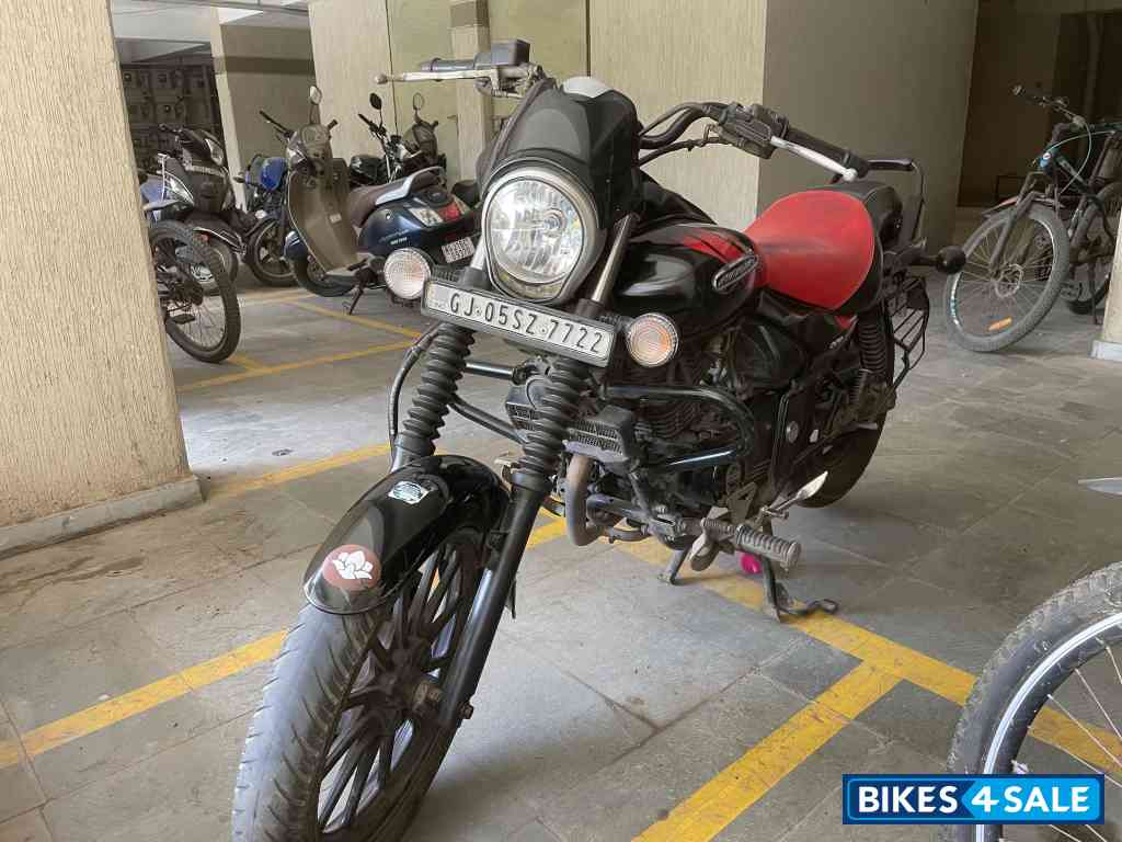 Black Bajaj Avenger Street 220 BS6