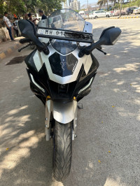 Silver & Blac Yamaha R15M