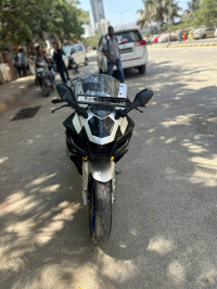 Silver & Blac Yamaha R15M