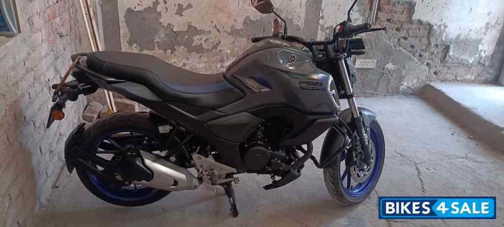 Dark Gray Blue Yamaha FZS-FI Deluxe