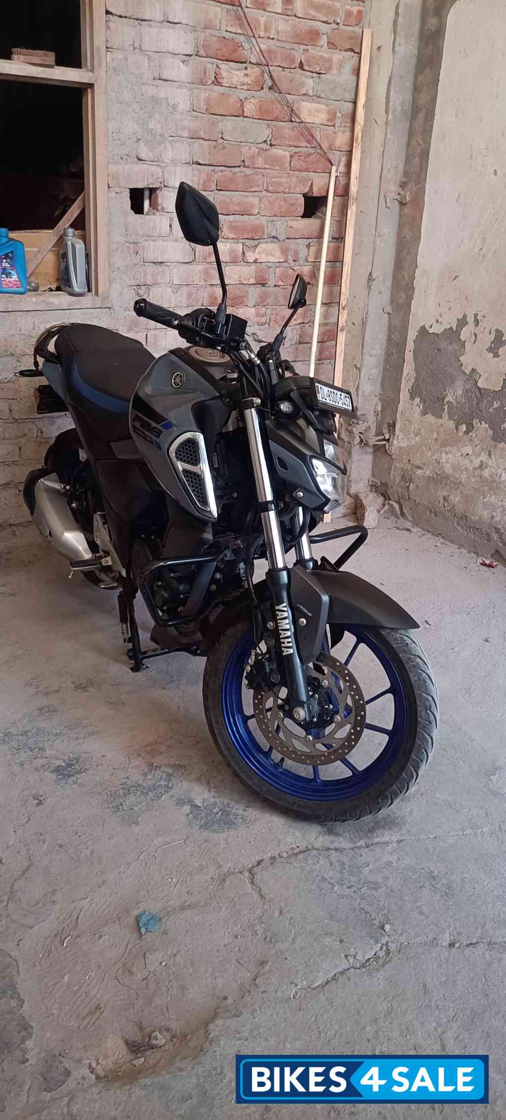 Dark Gray Blue Yamaha FZS-FI Deluxe