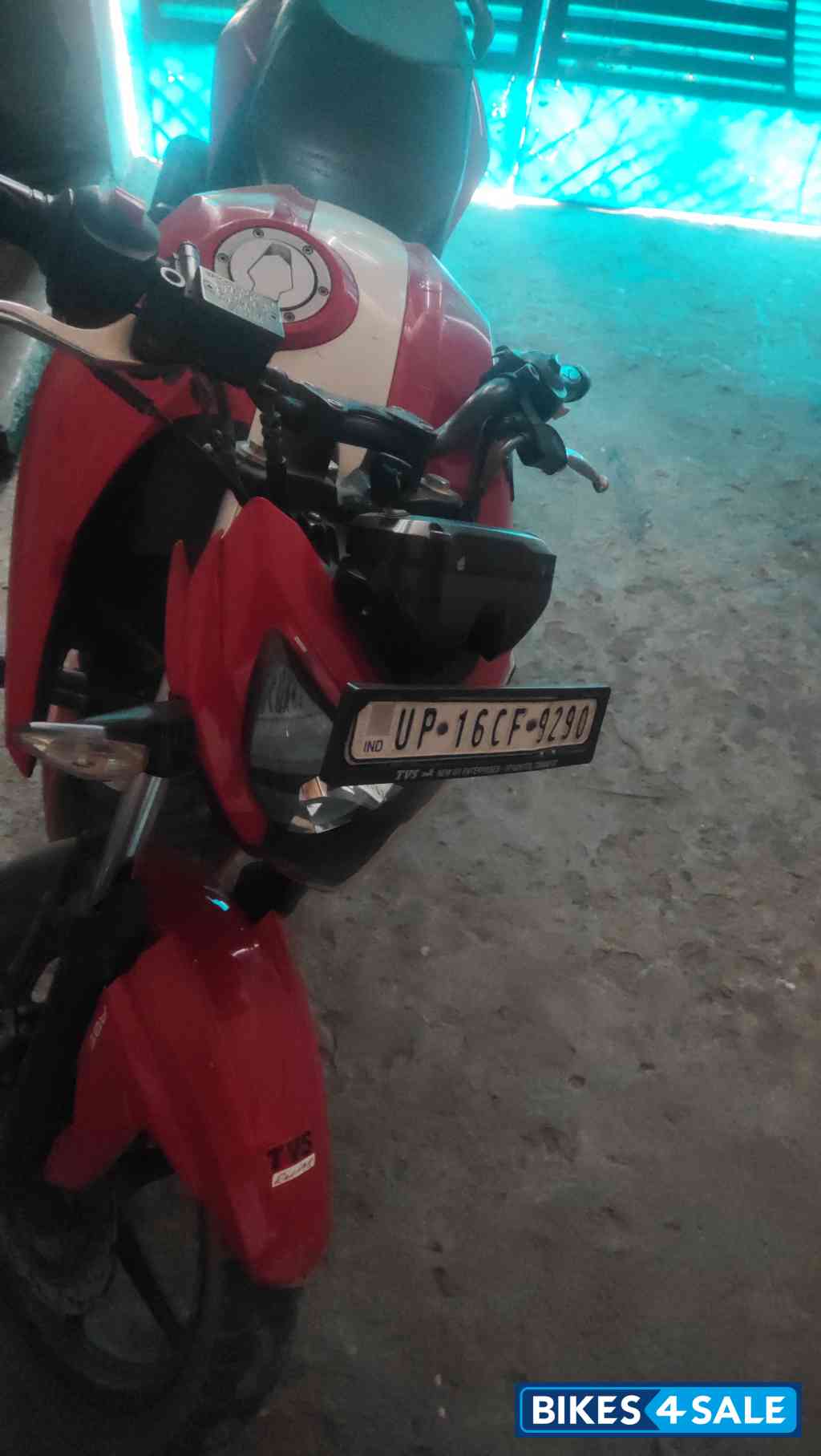 Red TVS Apache RTR 160 4V