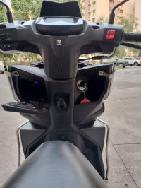 Black Suzuki Avenis 125 Ride Connect Edition