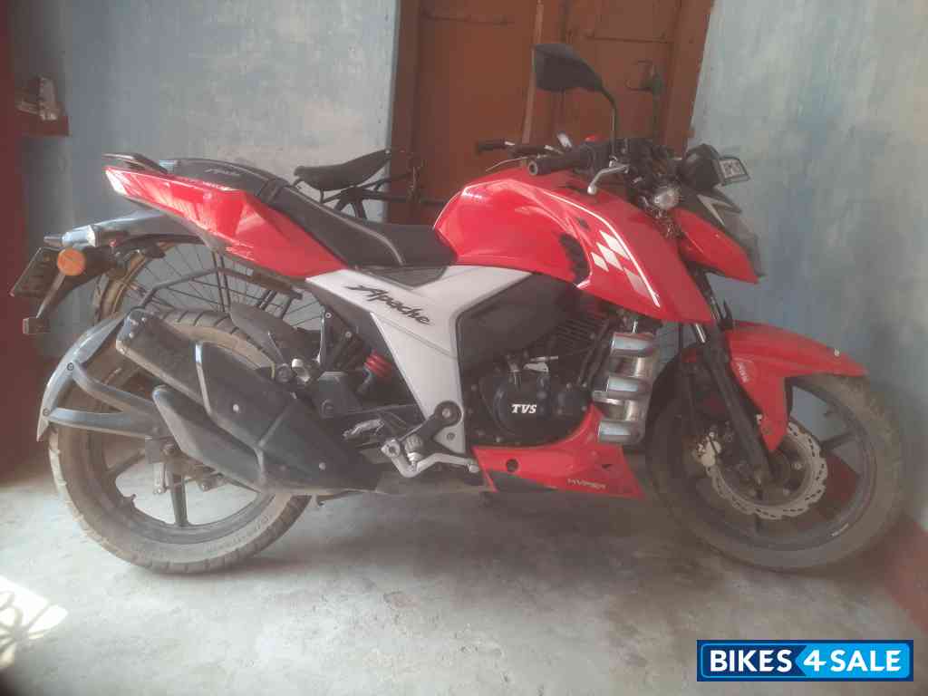 Red TVS Apache RTR 160 4V BS6