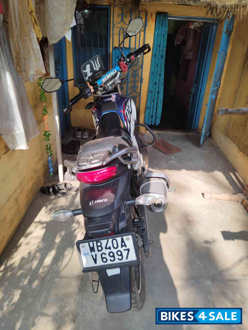 White Blue Hero Xpulse 200 4V White Blue Hero Xpulse 200 4V