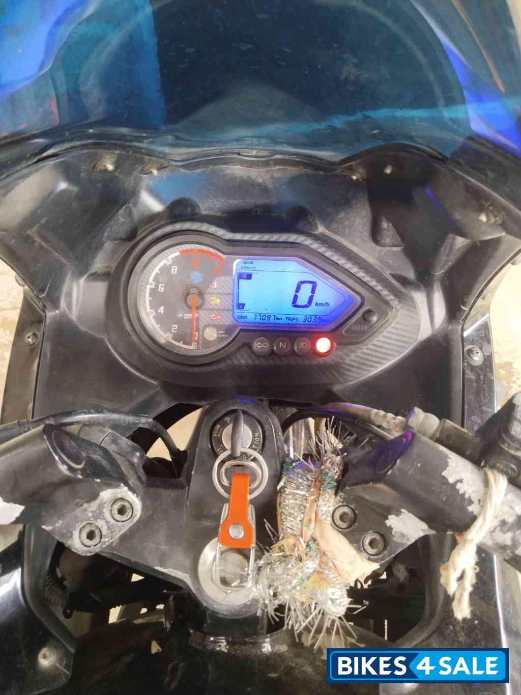 Bajaj Pulsar 220F Bajaj Pulsar 220F