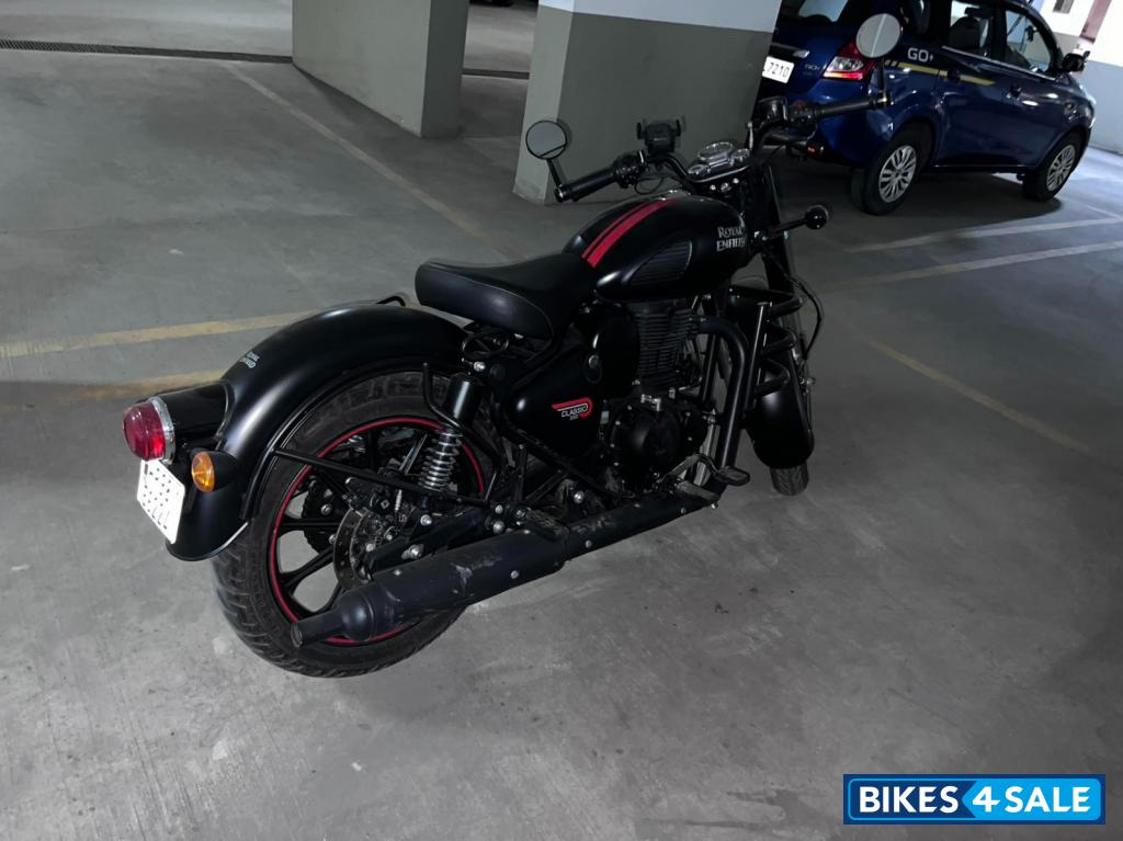 Black Royal Enfield Classic 350 Black Royal Enfield Classic 350
