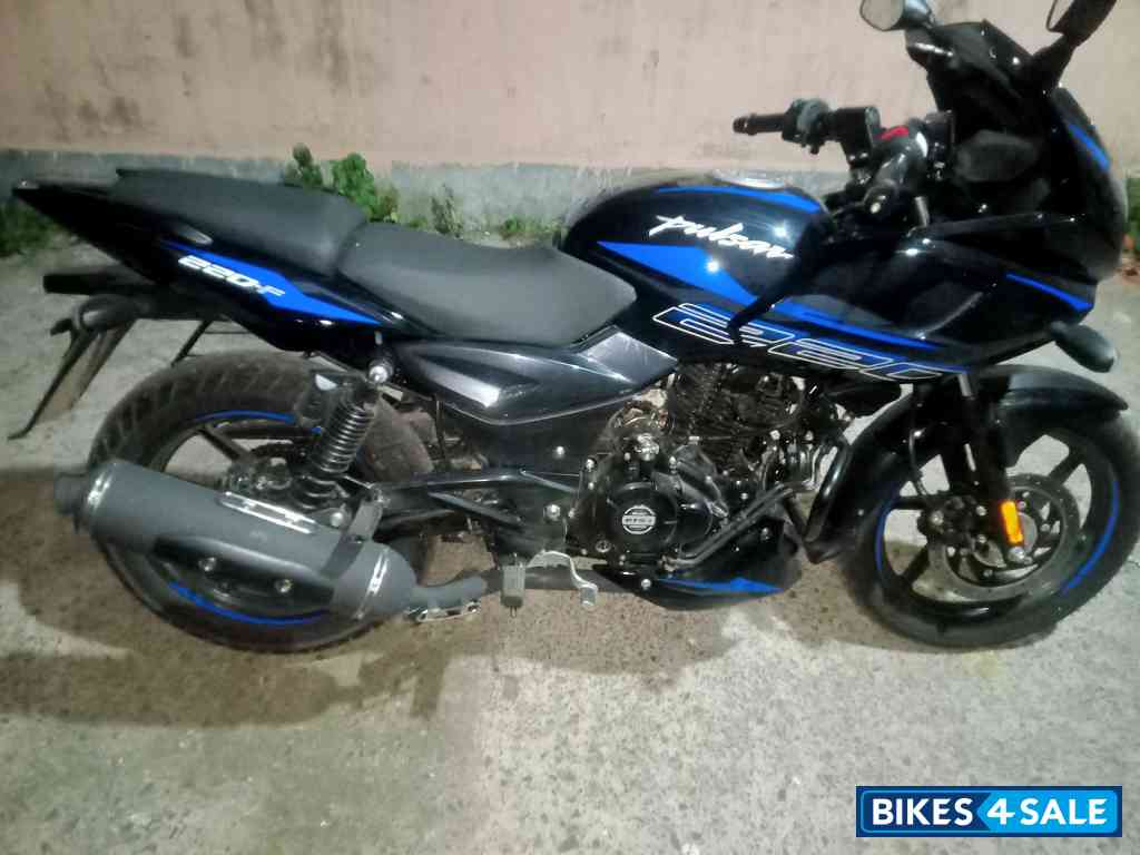 Bajaj Pulsar 220F
