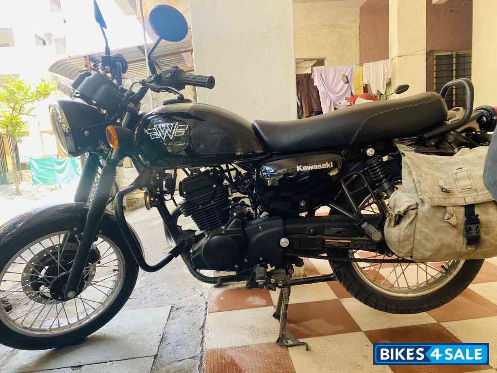 Ebony Kawasaki W175 Street