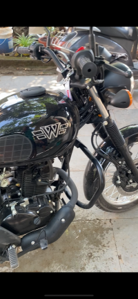 Ebony Kawasaki W175 Street