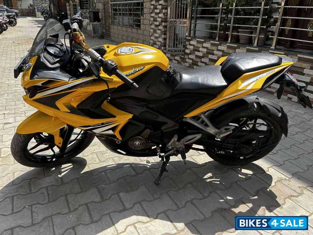 Bajaj Pulsar RS 200 Bajaj Pulsar RS 200