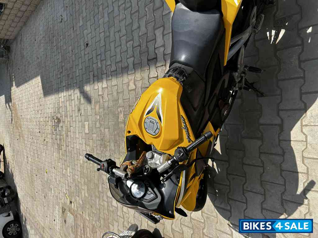 Bajaj Pulsar RS 200 Bajaj Pulsar RS 200