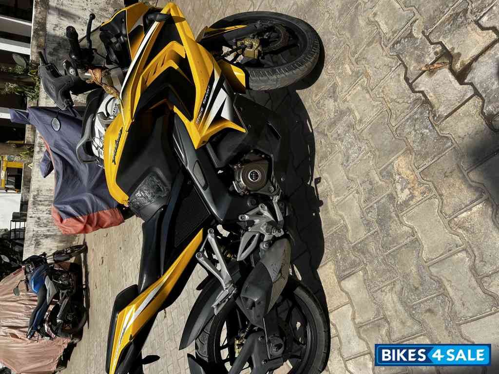 Bajaj Pulsar RS 200 Bajaj Pulsar RS 200