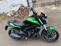 Bajaj Dominar