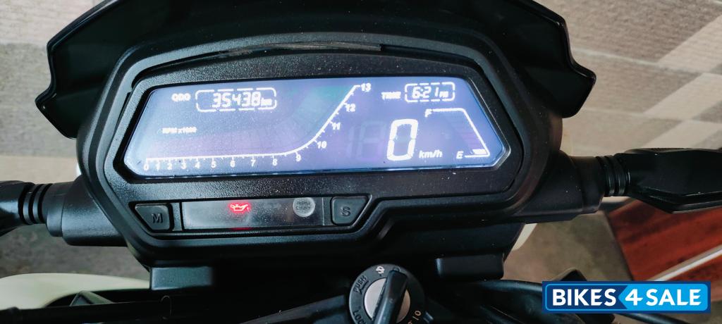 White Bajaj Dominar 400