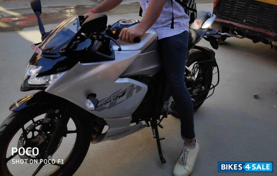Silver With Bla Suzuki Gixxer SF