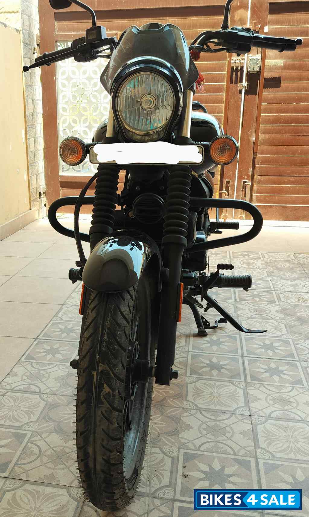 Ebony Black Bajaj Avenger Street 220 BS6