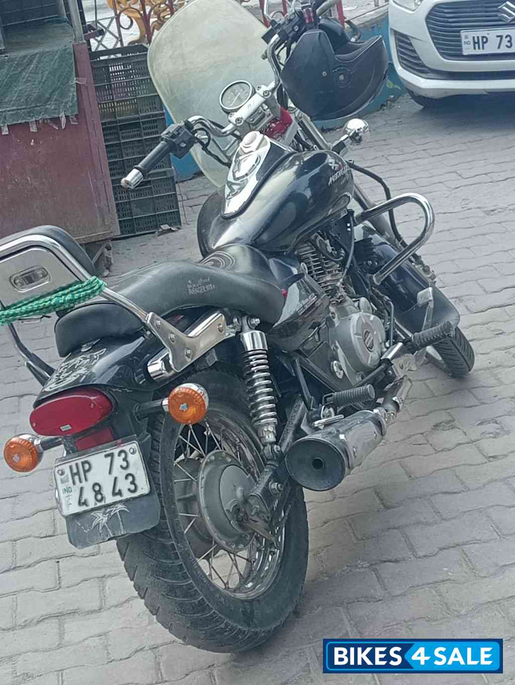 Black Bajaj Avenger 220 DTS-i Black Bajaj Avenger 220 DTS-i