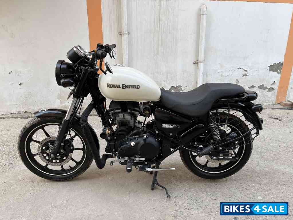 White Royal Enfield Thunderbird X 350